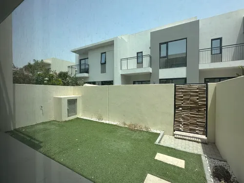 3 Bedrooms Townhouse in Camelia 2