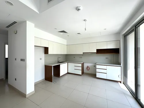 3 Bedrooms Townhouse in Camelia 2