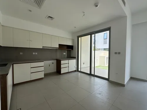 3 Bedrooms Townhouse in Camelia 2