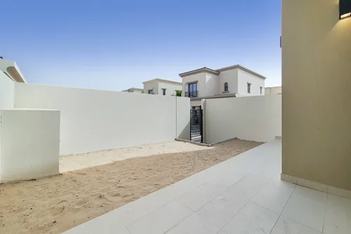3 Bedrooms Townhouse in Camelia 2