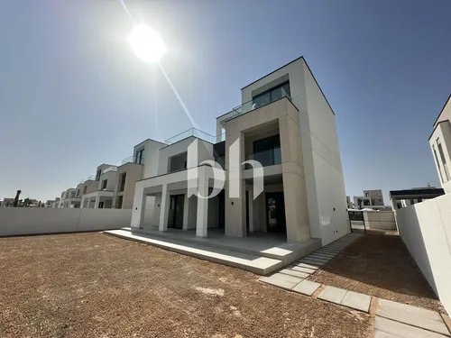 Spacious Villa | Park View | Negotiable |