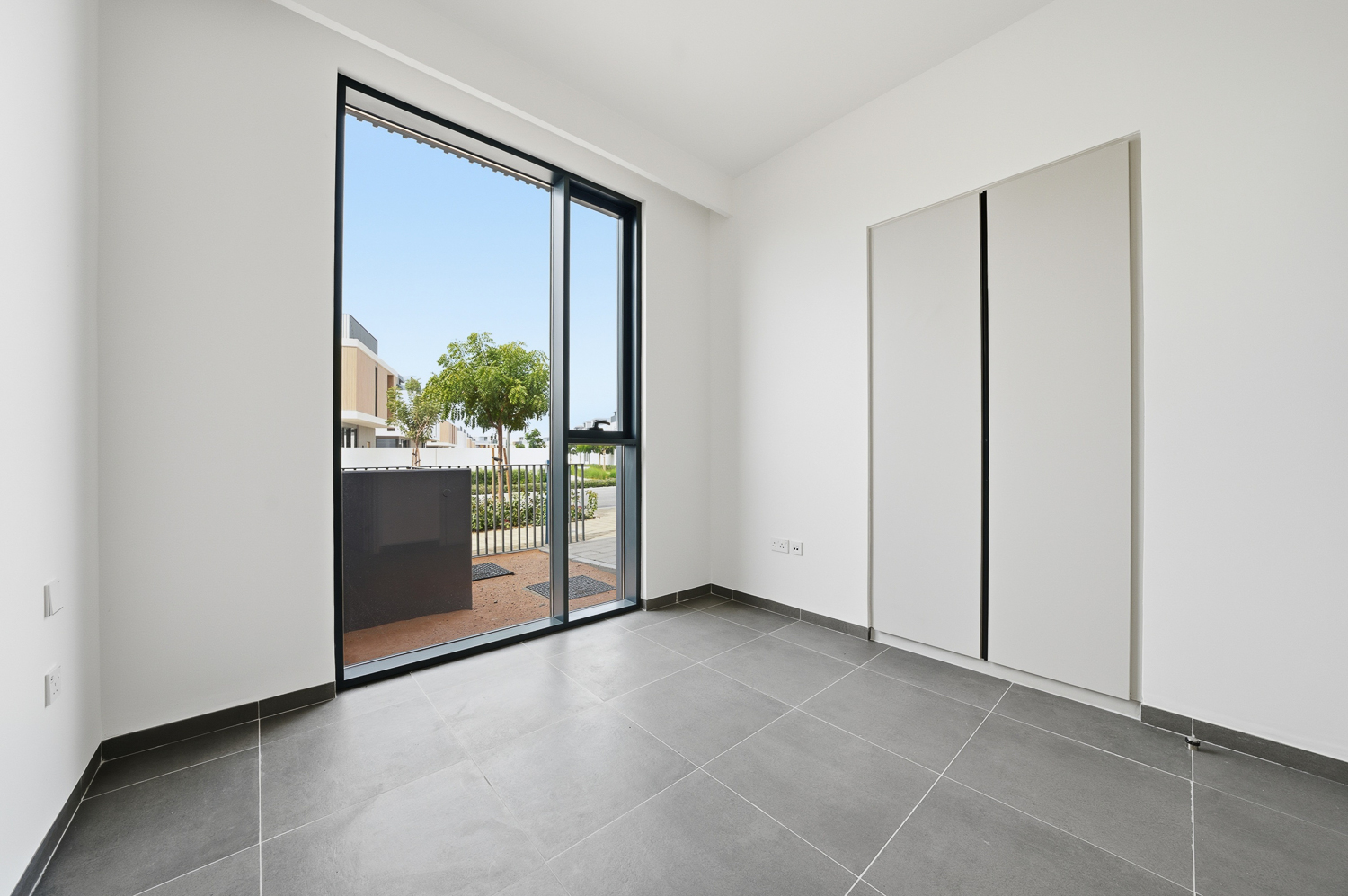 4 Bedrooms Townhouse in June