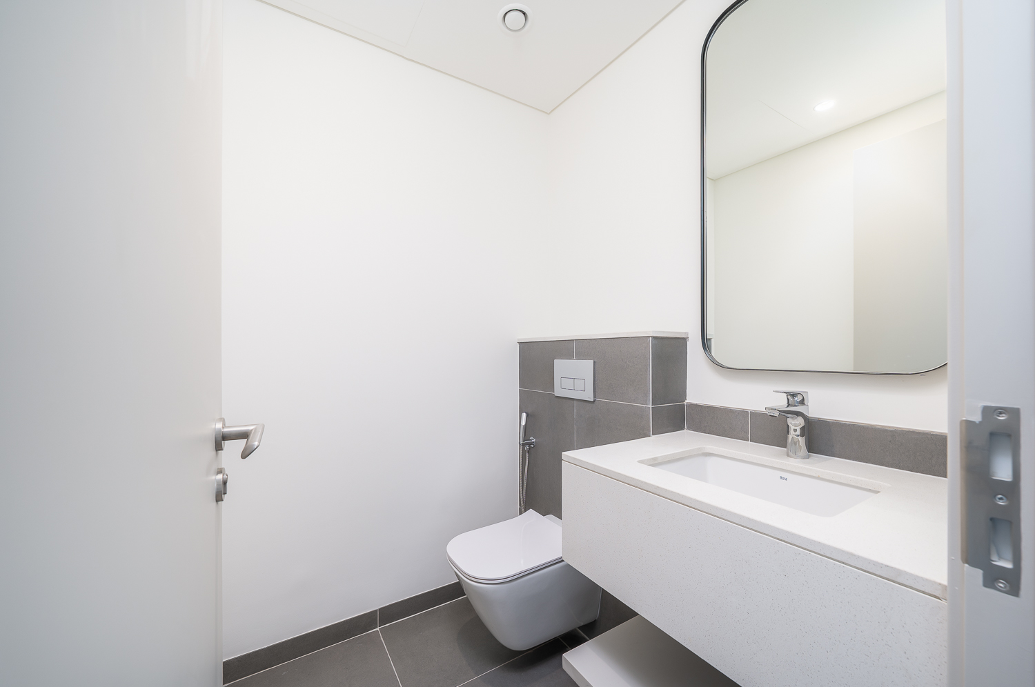 4 Bedrooms Townhouse in June