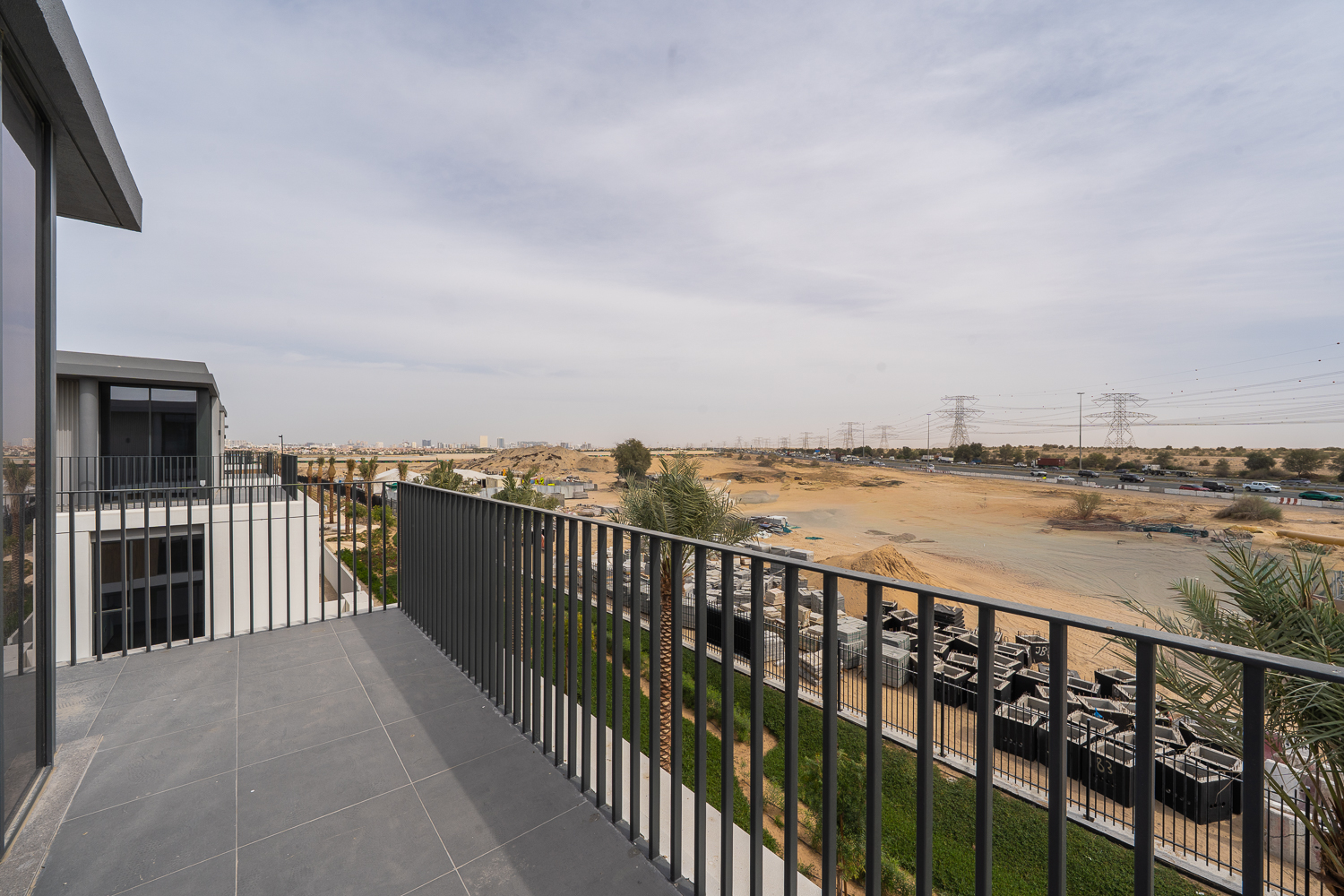 4 Bedrooms Townhouse in June