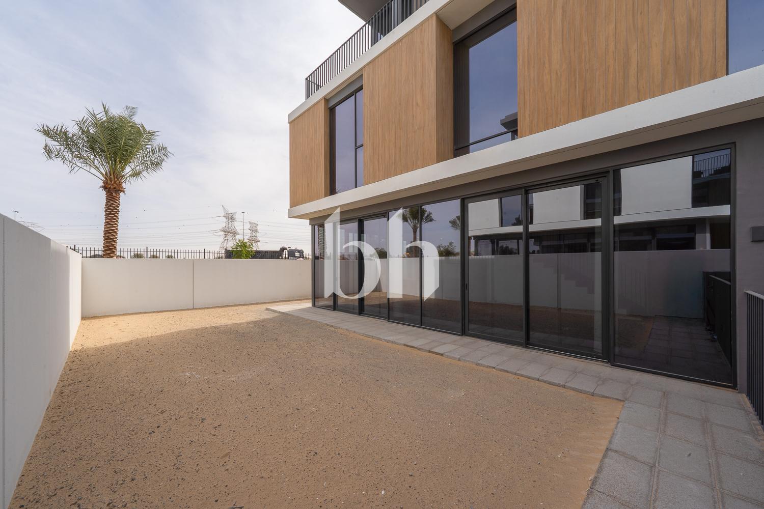 Single Row | Family Community | Modern Finish