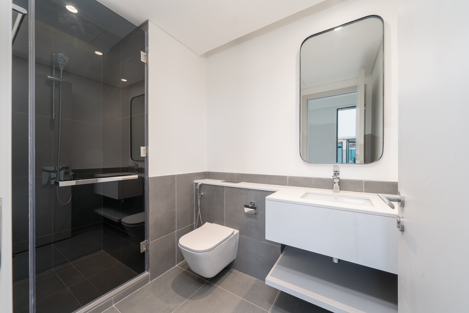 4 Bedrooms Townhouse in June