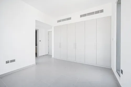 4 Bedrooms Villa in Sun