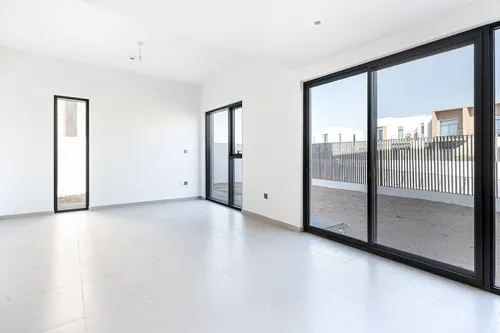 4 Bedrooms Villa in Sun