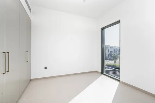 4 Bedrooms Villa in Sun