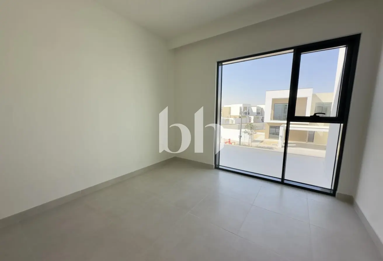 3 Bedrooms Townhouse in Raya