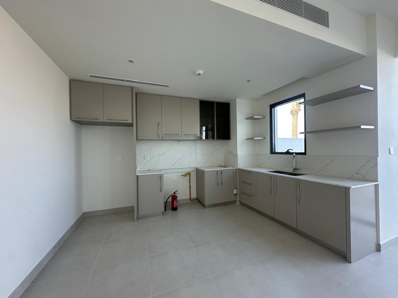 3 Bedrooms Townhouse in Raya