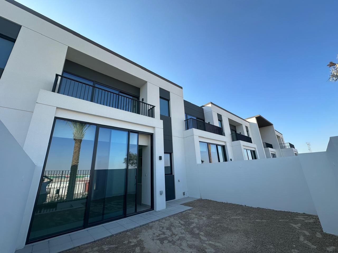 3 Bedrooms Townhouse in Raya