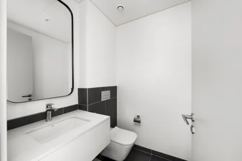 5 Bedrooms Townhouse in June