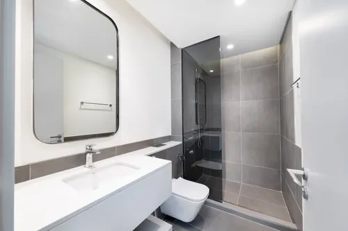 5 Bedrooms Townhouse in June