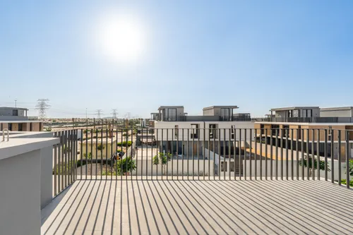 5 Bedrooms Townhouse in June