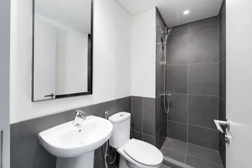 5 Bedrooms Townhouse in June