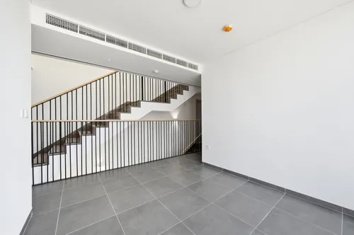 5 Bedrooms Townhouse in June