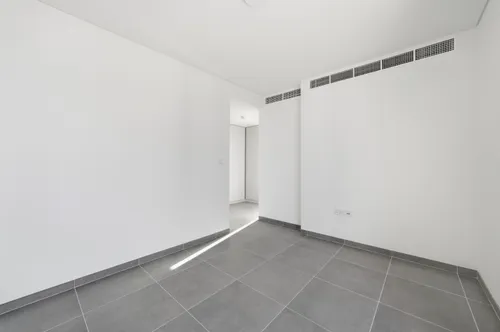 5 Bedrooms Townhouse in June