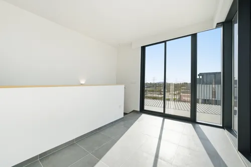 5 Bedrooms Townhouse in June