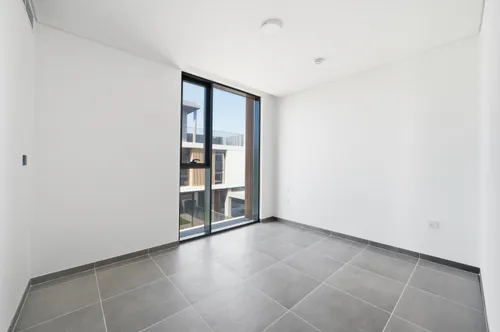 5 Bedrooms Townhouse in June