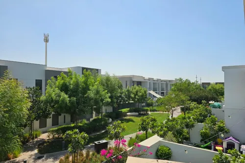 Backing Park | 4 Cheque | Modern | Maids Room