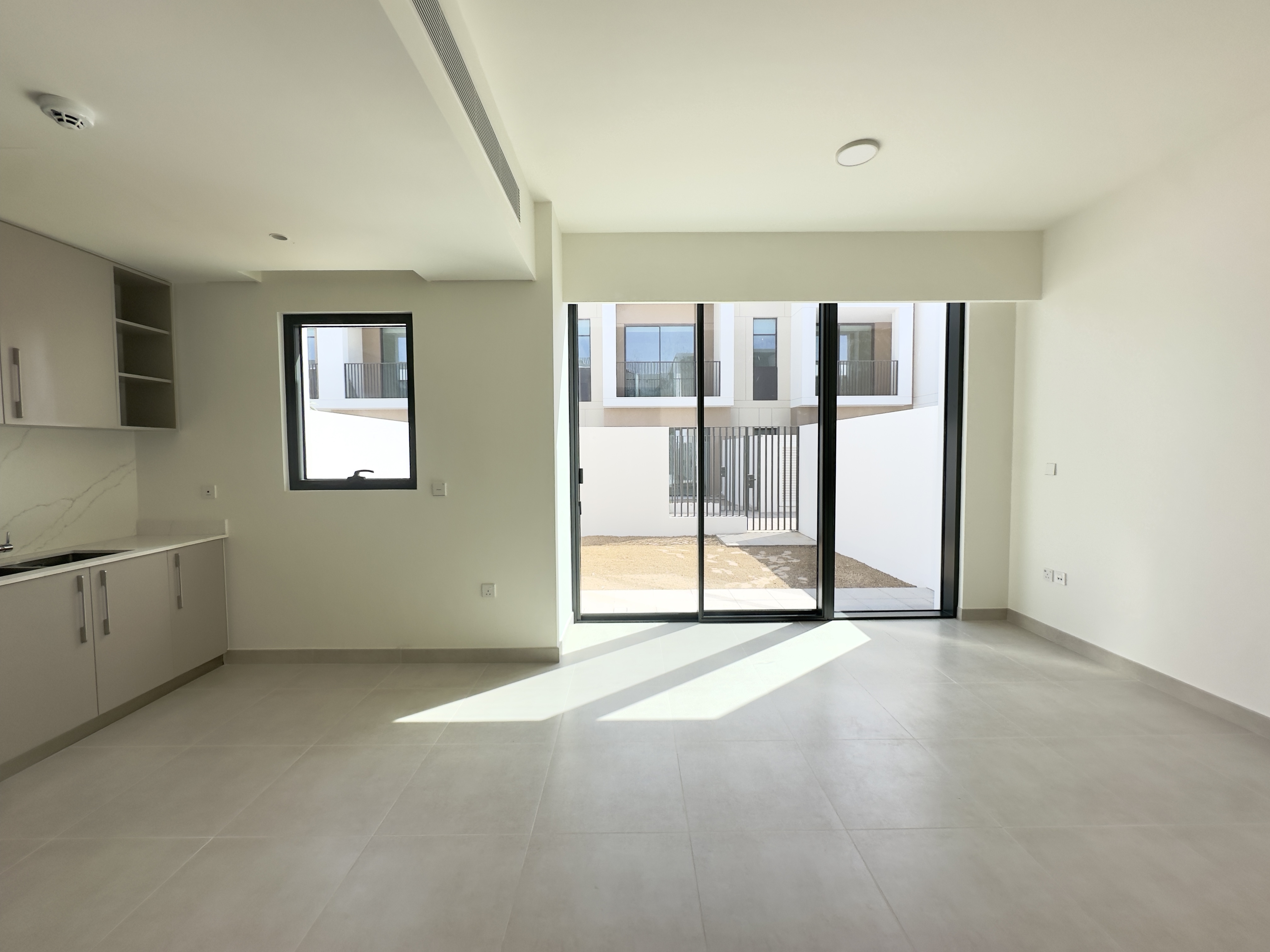 3 Bedrooms Townhouse in Raya