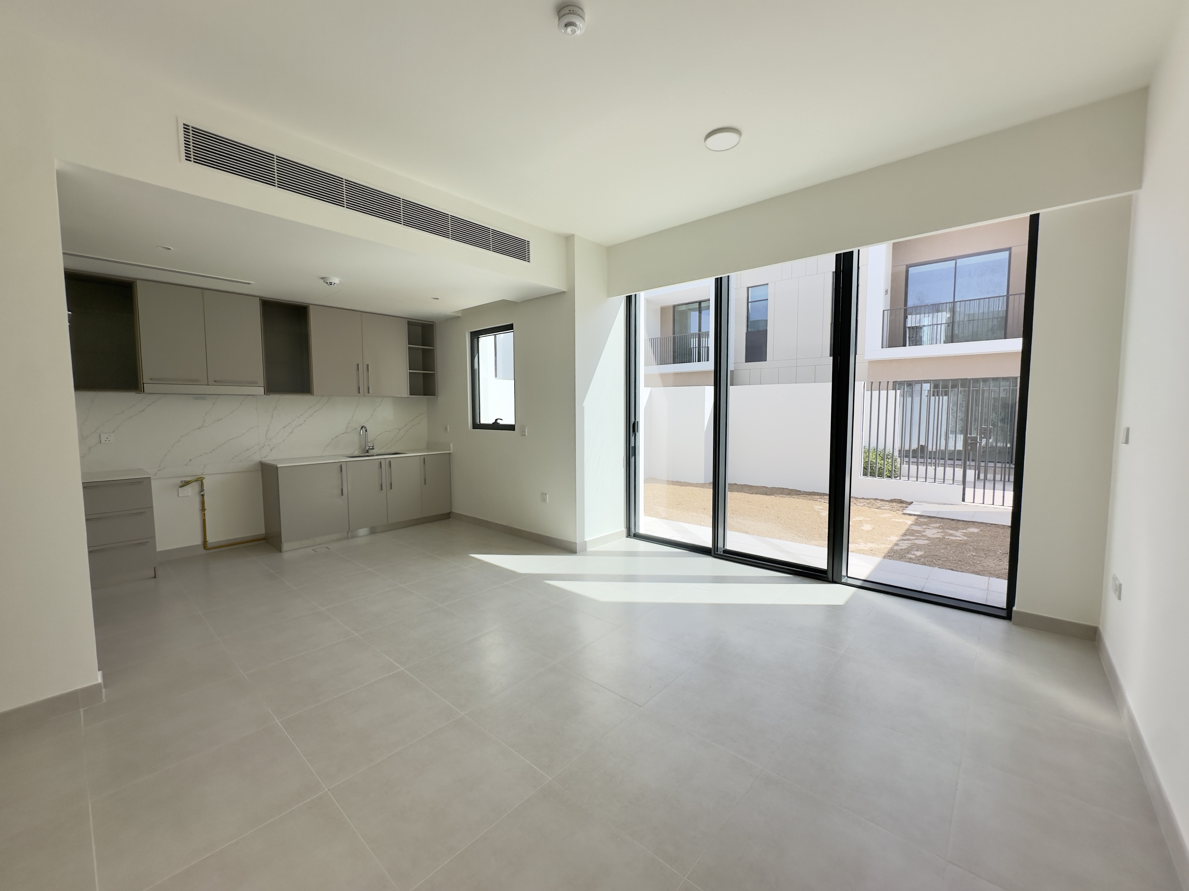 3 Bedrooms Townhouse in Raya