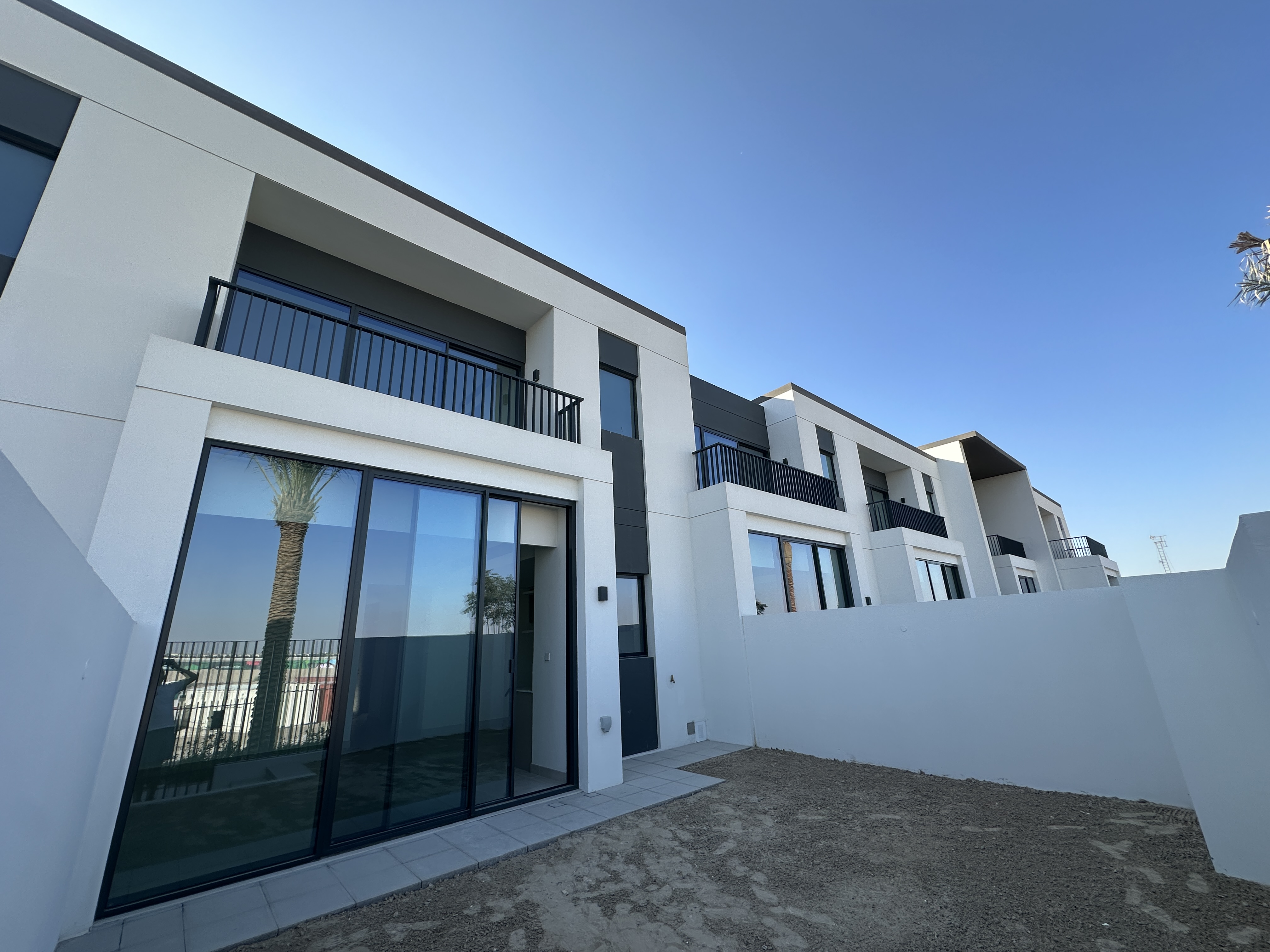 3 Bedrooms Townhouse in Raya