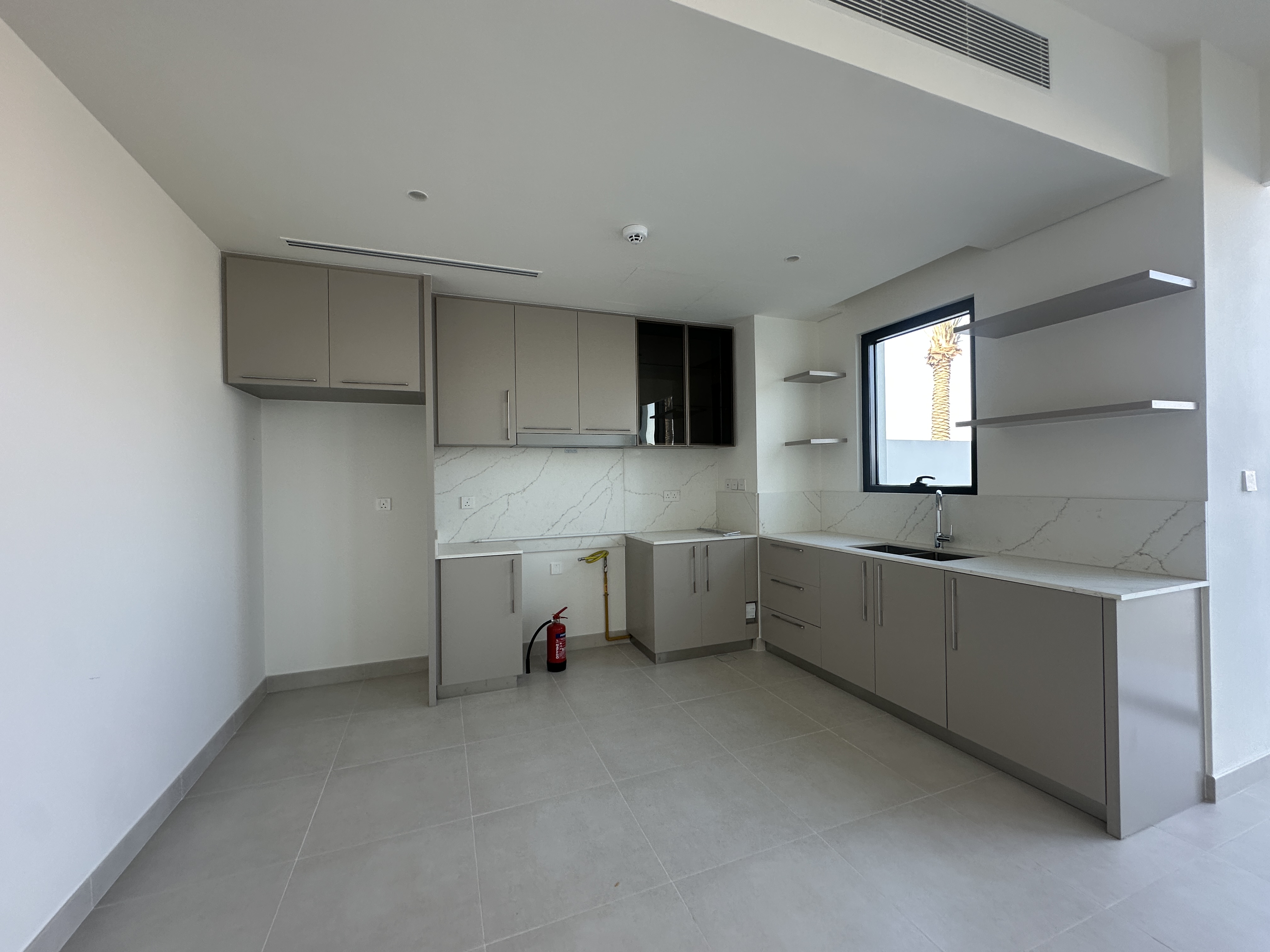 3 Bedrooms Townhouse in Raya