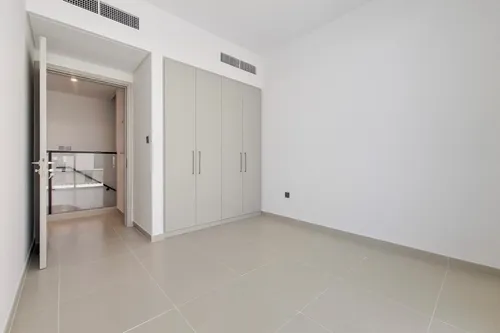 3 Bedrooms Townhouse in Joy