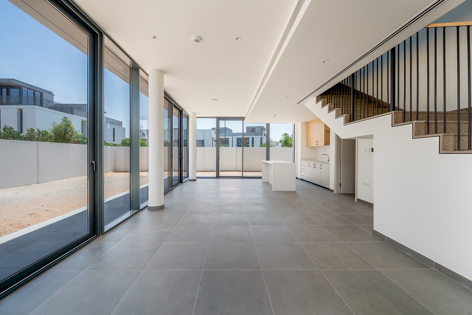 5 Bedrooms Villa in June