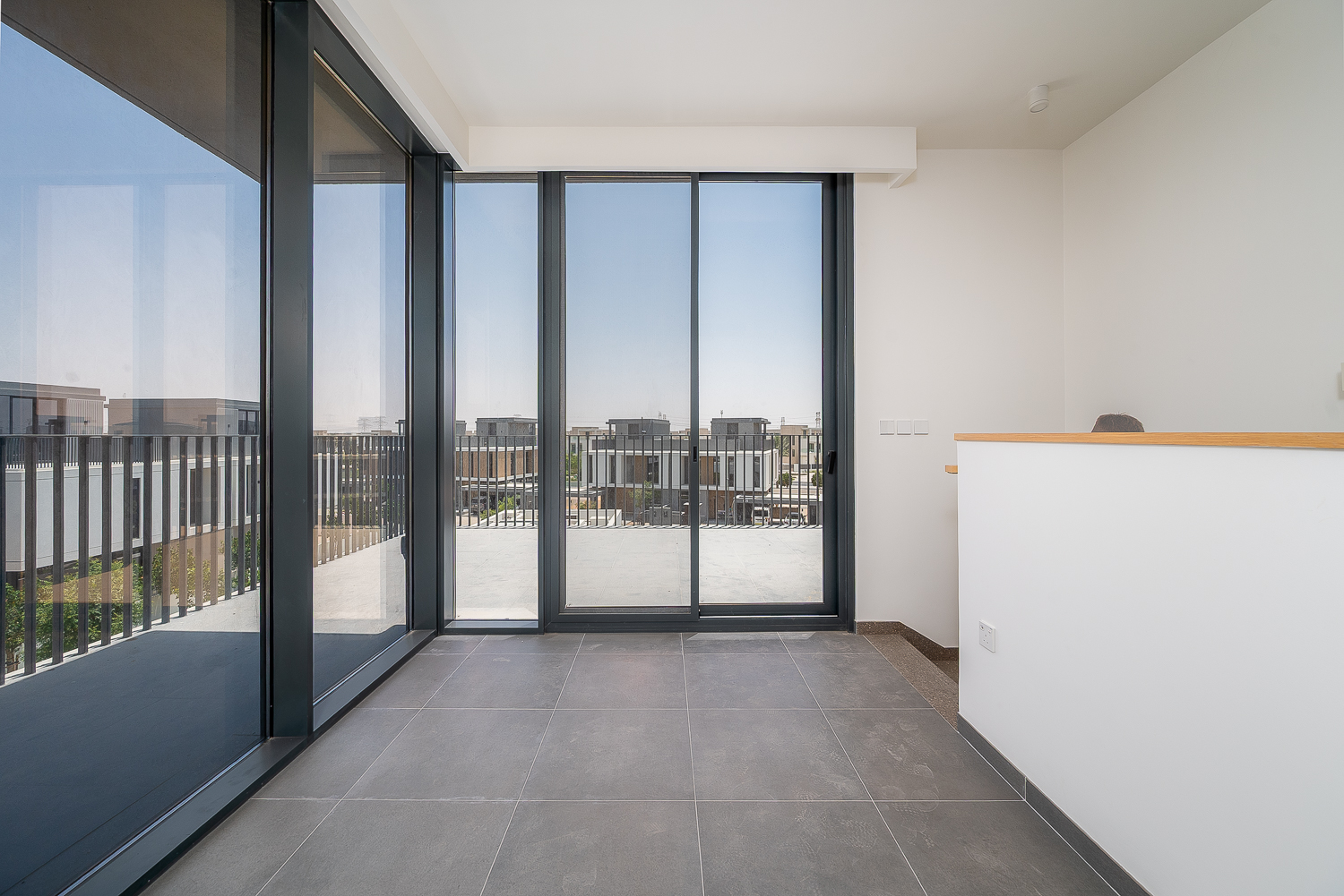 5 Bedrooms Villa in June