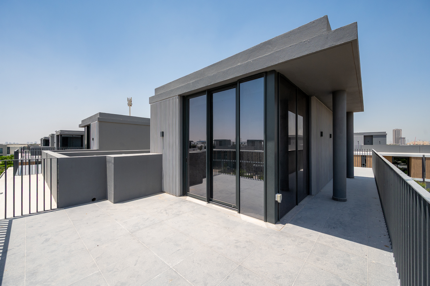 5 Bedrooms Villa in June