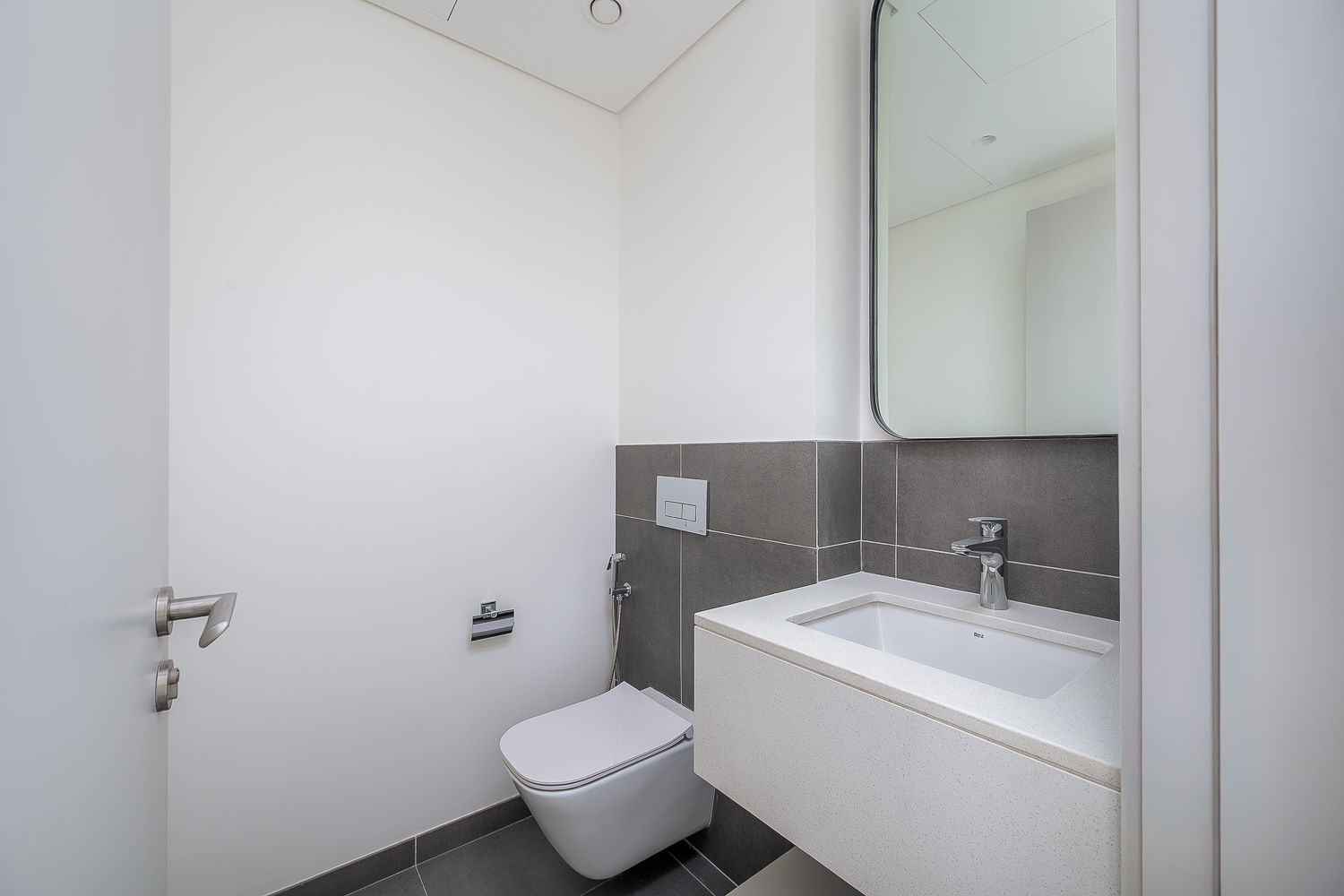 5 Bedrooms Villa in June