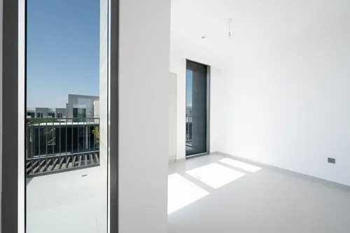 4 Bedrooms Townhouse in Sun