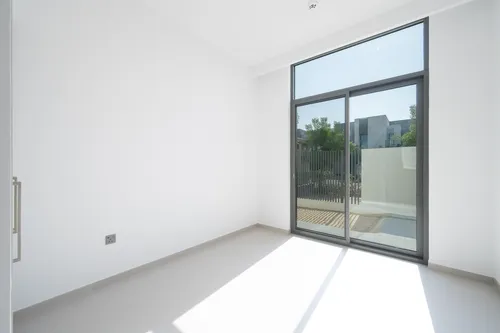 4 Bedrooms Townhouse in Sun