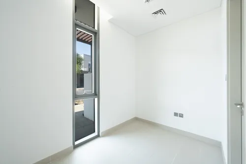 4 Bedrooms Townhouse in Sun