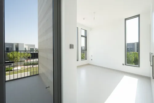 4 Bedrooms Townhouse in Sun