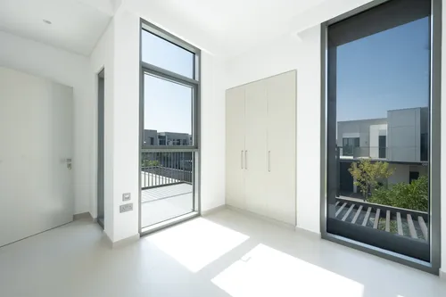 4 Bedrooms Townhouse in Sun