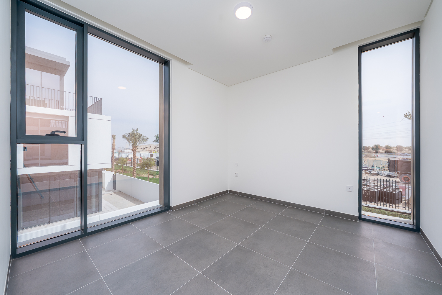 4 Bedrooms Townhouse in June