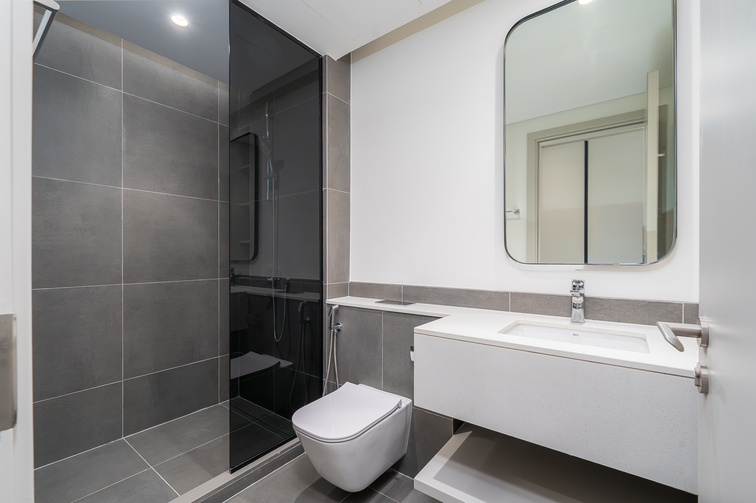 4 Bedrooms Townhouse in June