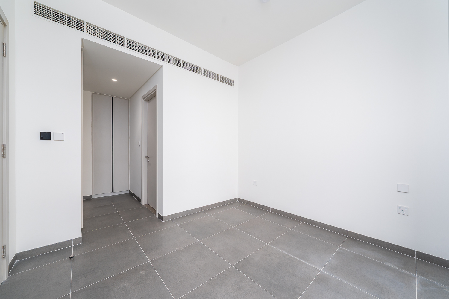 4 Bedrooms Townhouse in June