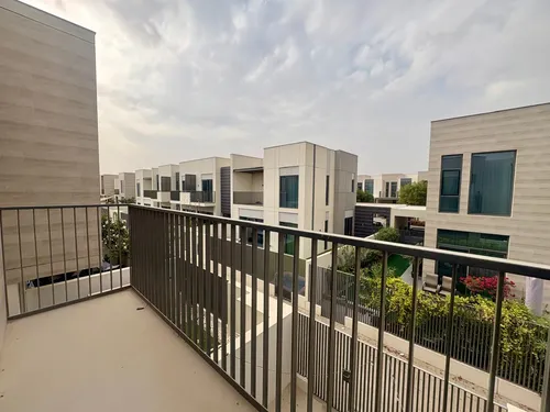 3 Bedrooms Townhouse in Sun