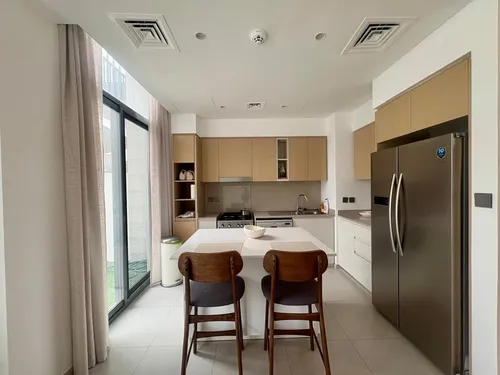 3 Bedrooms Townhouse in Sun