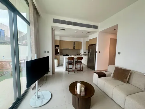 3 Bedrooms Townhouse in Sun