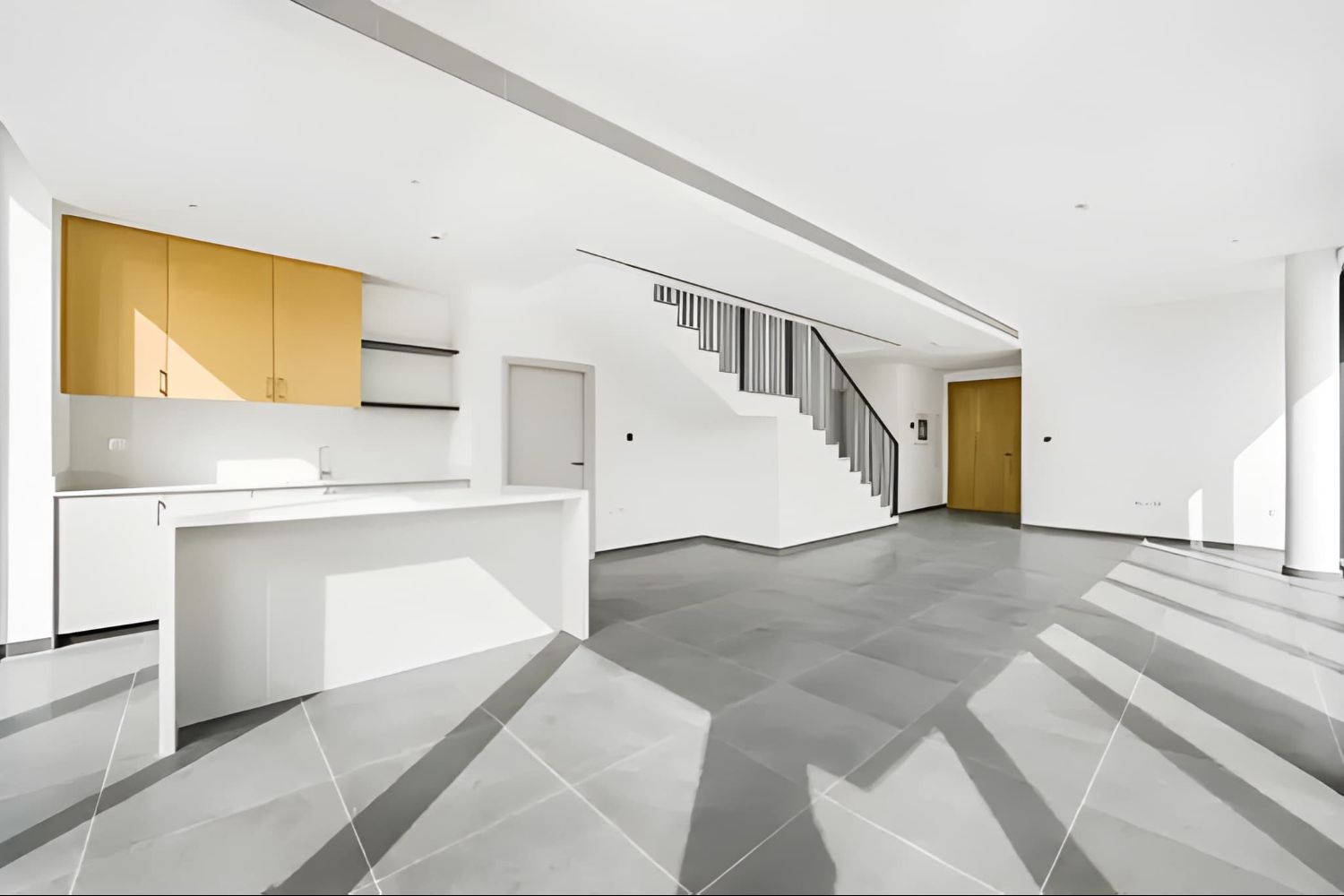 4 Bedrooms Townhouse in June