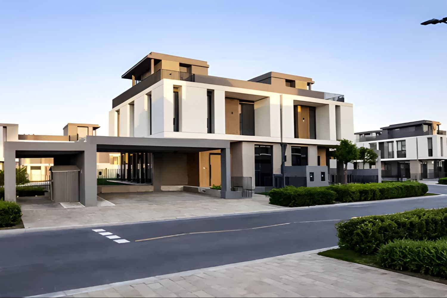 4 Bedrooms Townhouse in June