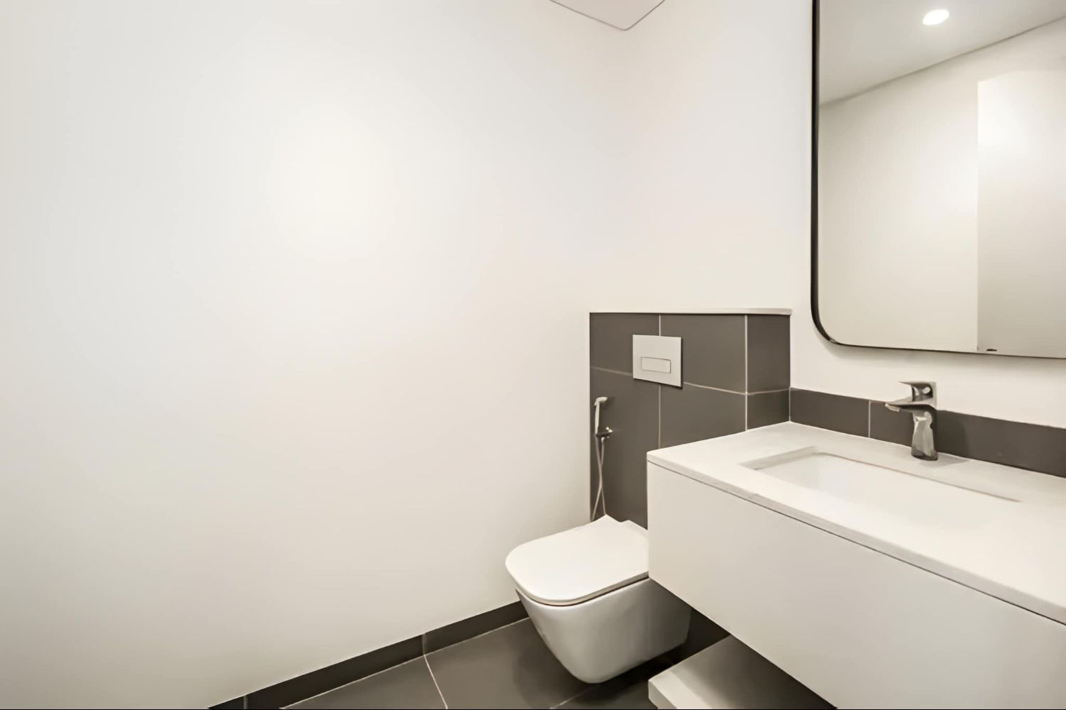 4 Bedrooms Townhouse in June