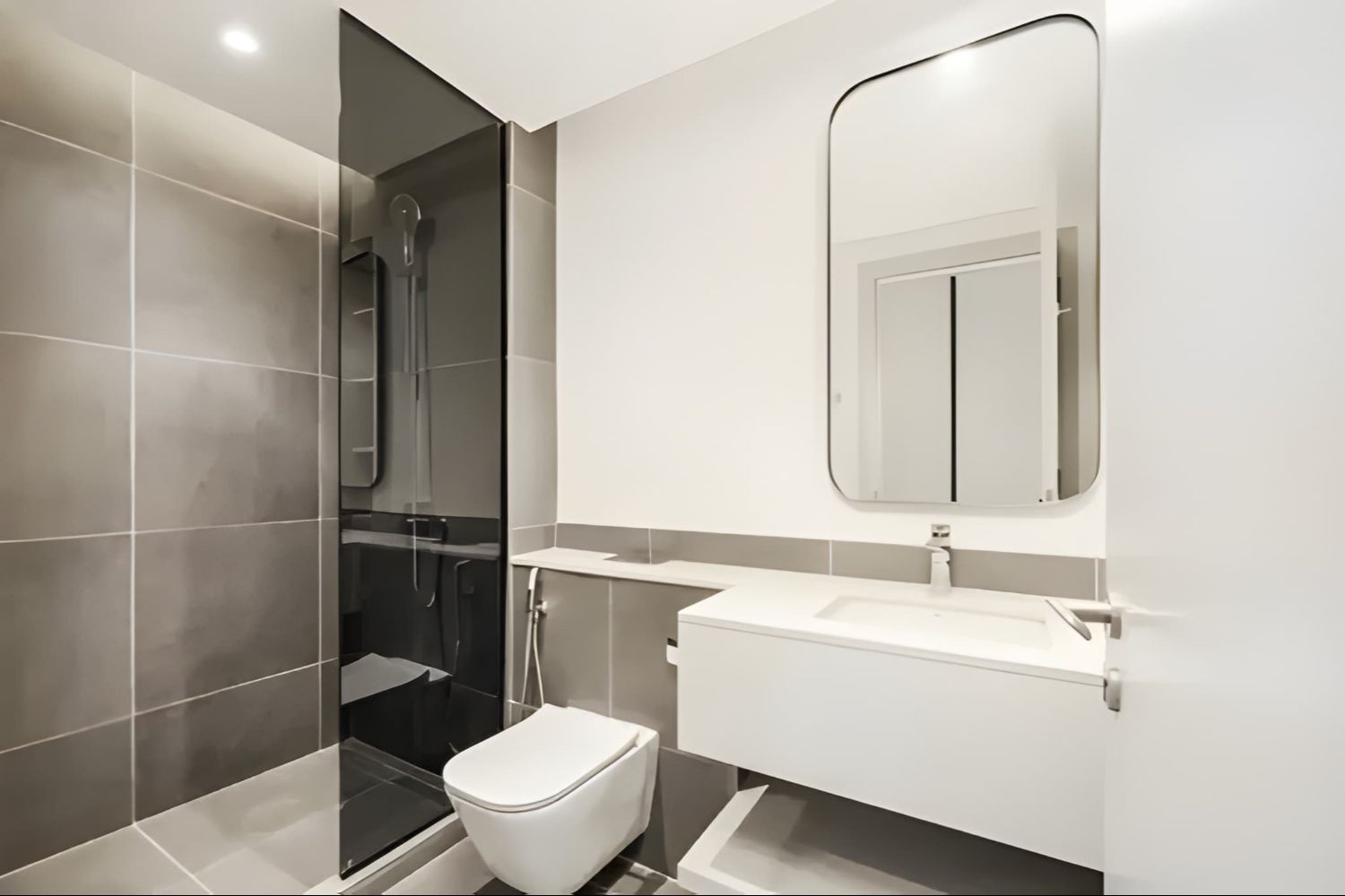 4 Bedrooms Townhouse in June