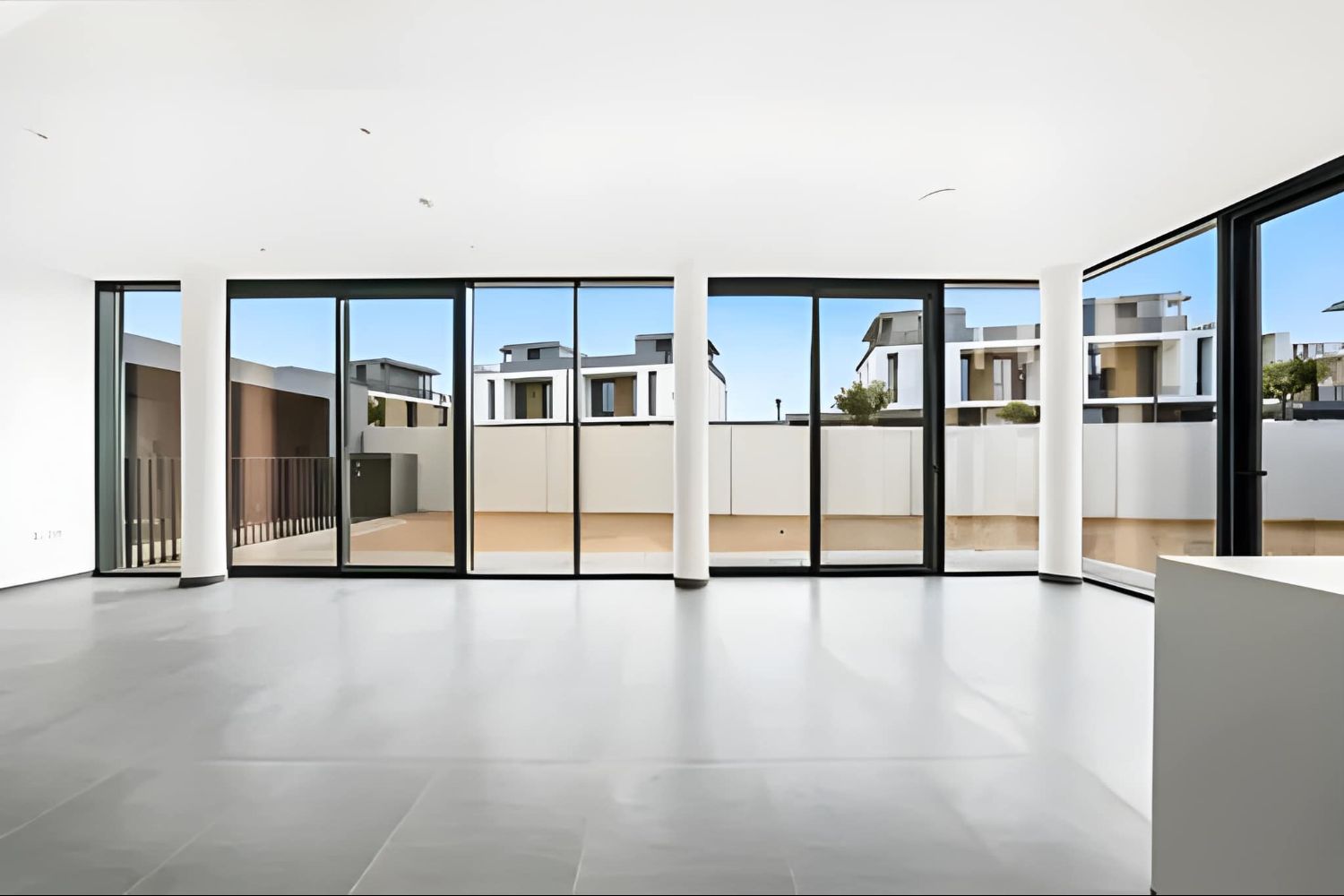 4 Bedrooms Townhouse in June